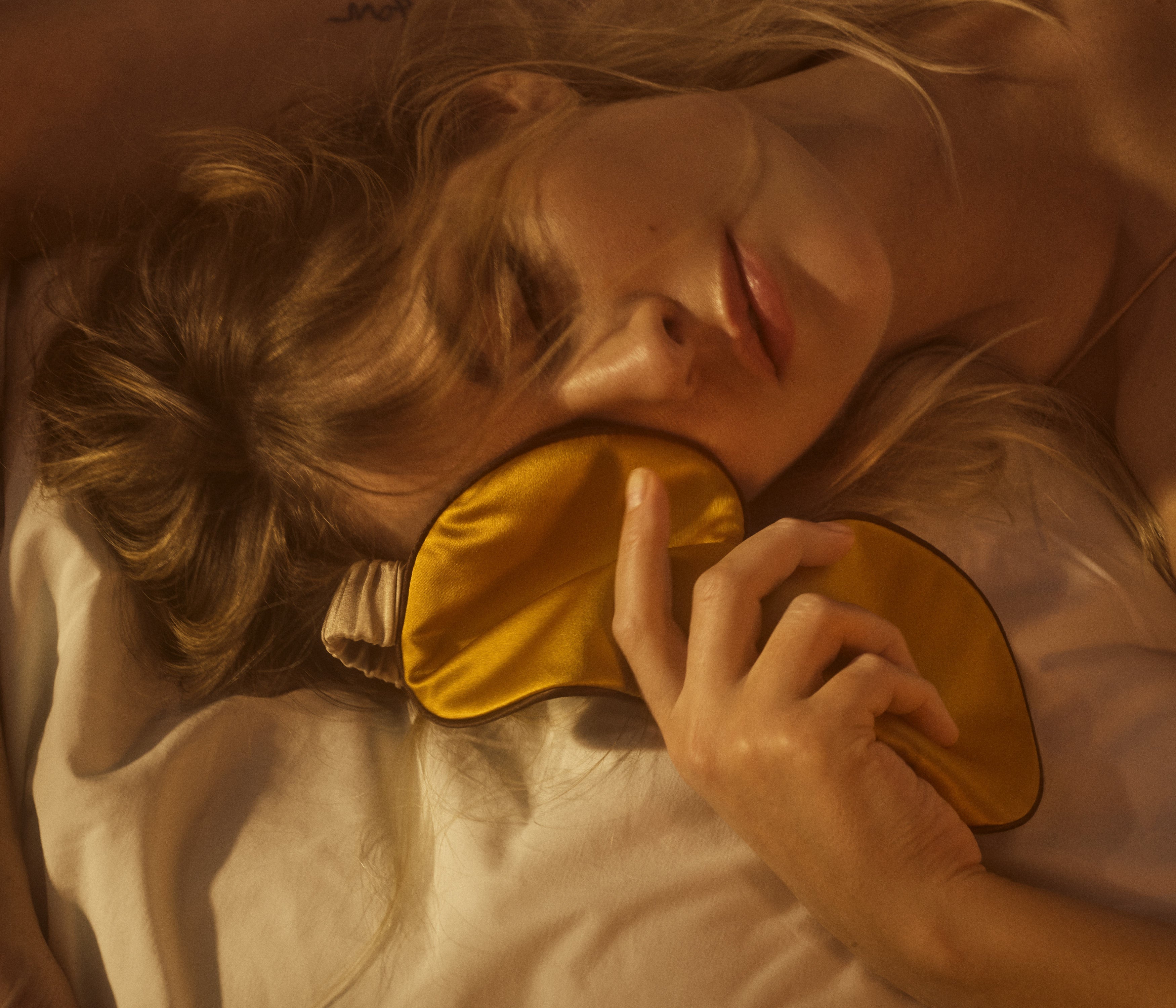Benefits of sleeping with a silk sleep mask by The Beauty Sleeper