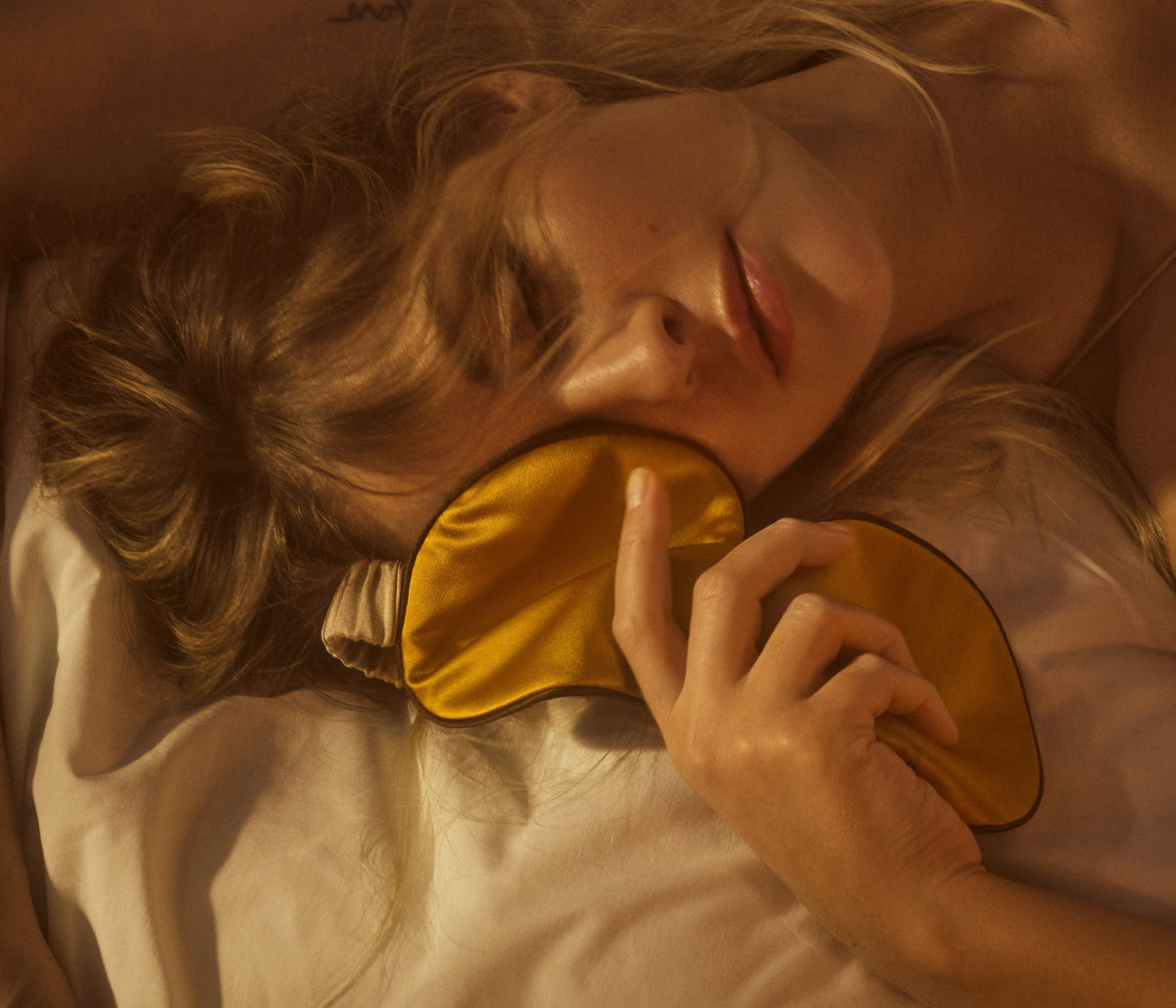 Benefits of sleeping with a silk sleep mask by The Beauty Sleeper